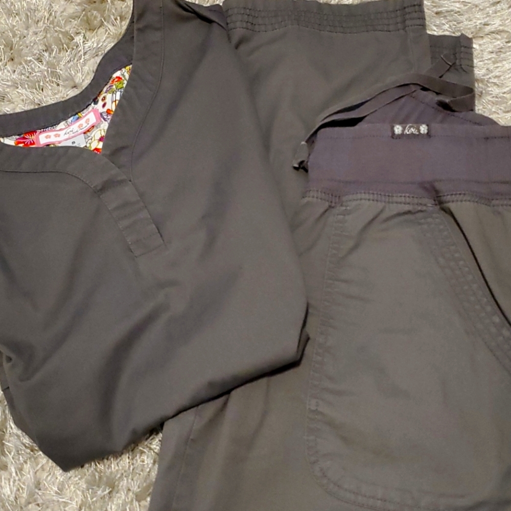 Scrub set